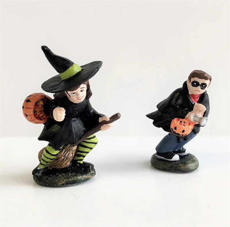 Ghost in the Graveyard -Costumed Kids-Set of 2