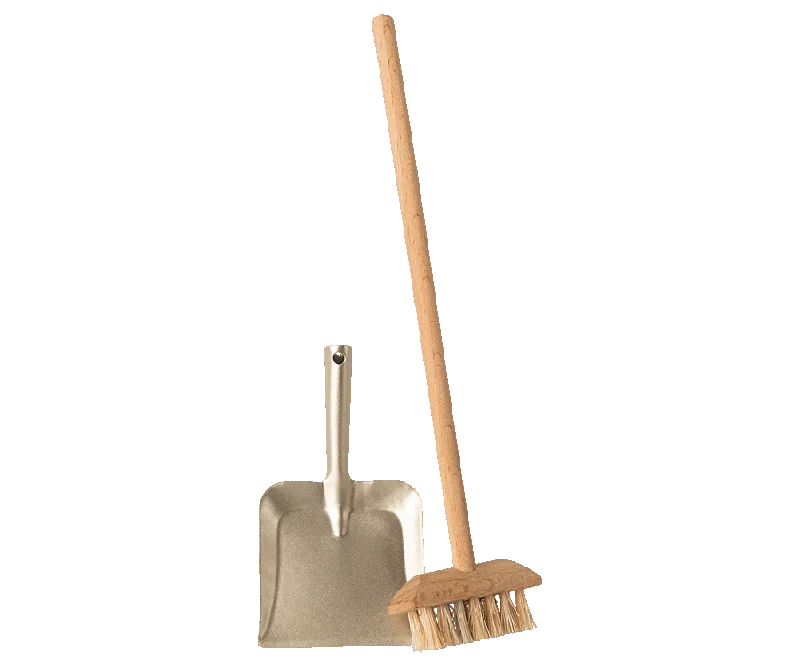 Furniture For Mouse - Broom Set